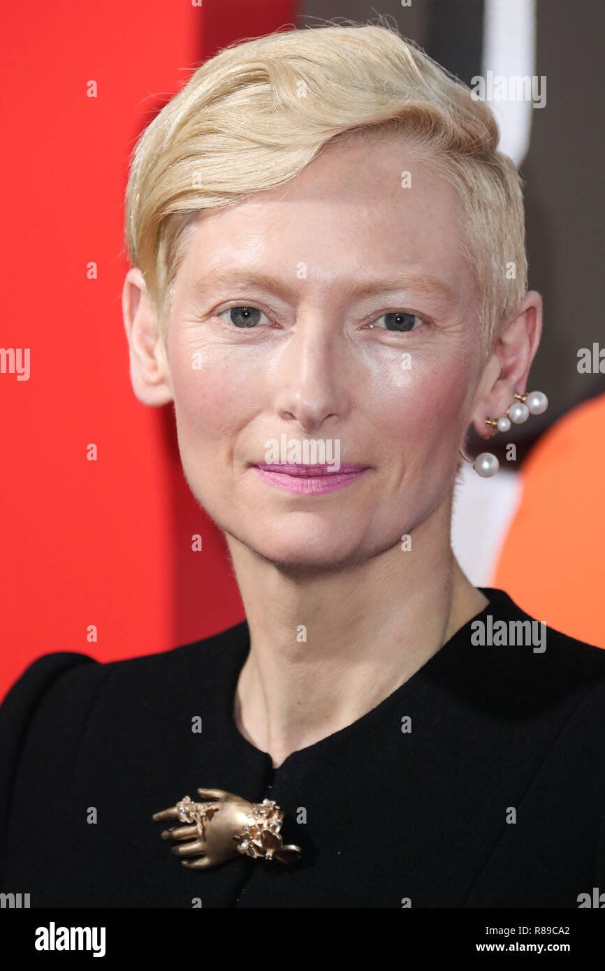 HOLLYWOOD, LOS ANGELES, CA, USA - OCTOBER 24: Actress Tilda Swinton wearing a Schiaparelli Haute Couture outfit arrives at the Los Angeles Premiere Of Amazon Studio's 'Suspiria' held at the ArcLight Cinerama Dome on October 24, 2018 in Hollywood, Los Angeles, California, United States. (Photo by Xavier Collin/Image Press Agency) Stock Photo