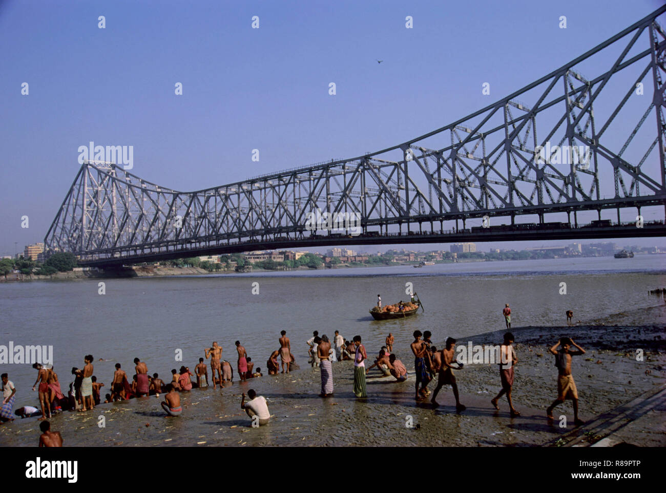 Howrah Bridge and Hoogly River, Calcutta, West Bengal, India Stock Photo