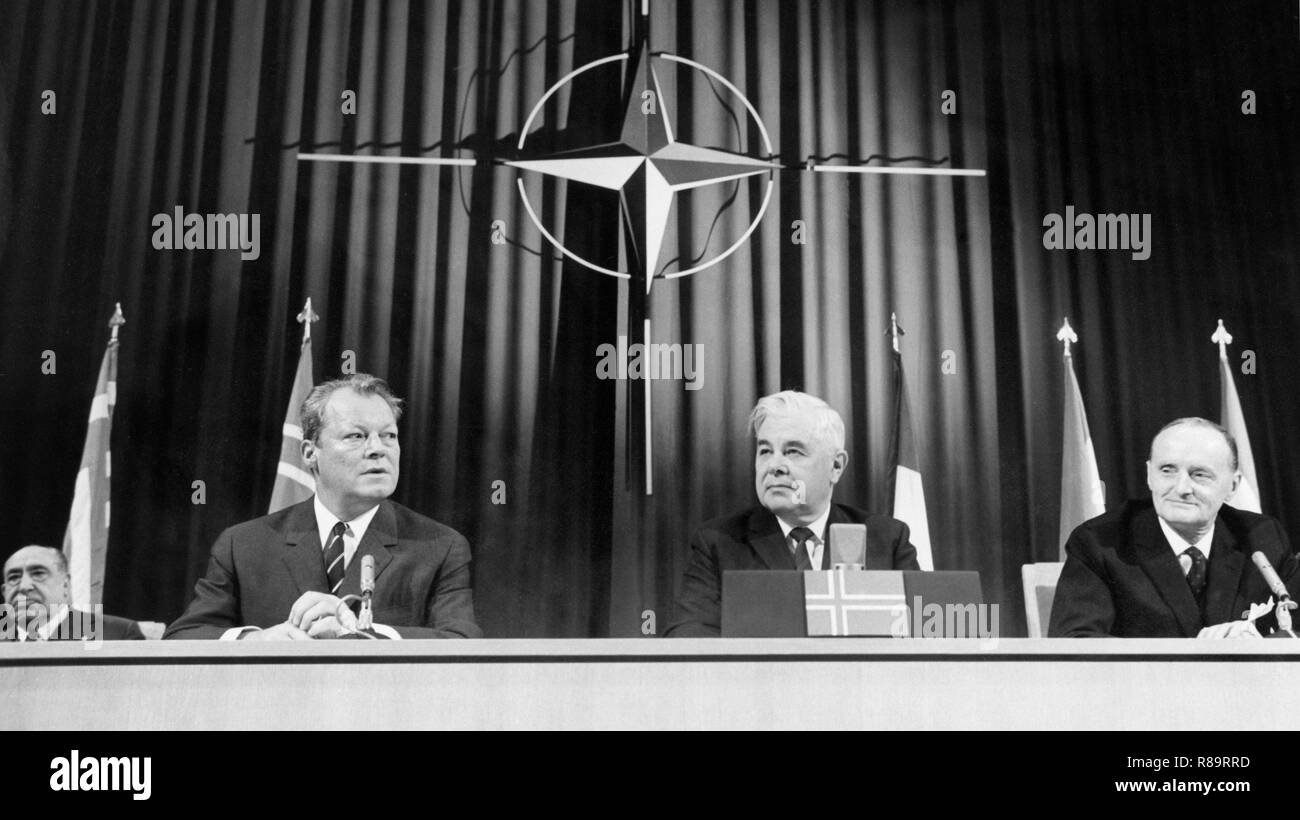 willy brandt, asgeir asgeirsson, manlio brosio, nato congress, reykjavik, 1968 Stock Photo
