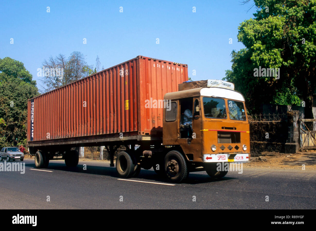 huge container on national highway NO.4, lonavala, pune, maharashtra