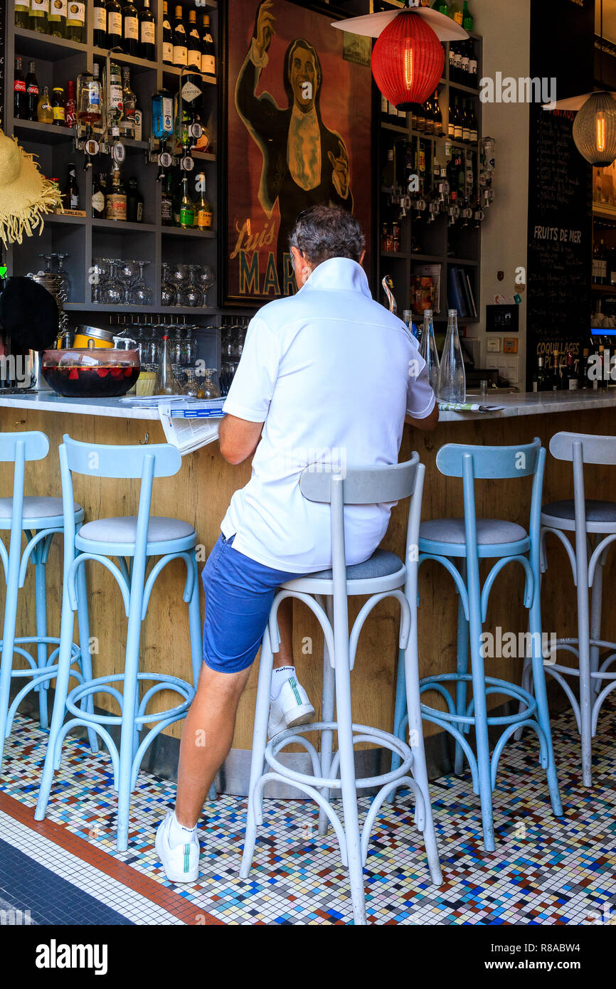 Man at bar on stool hi-res stock photography and images - Alamy
