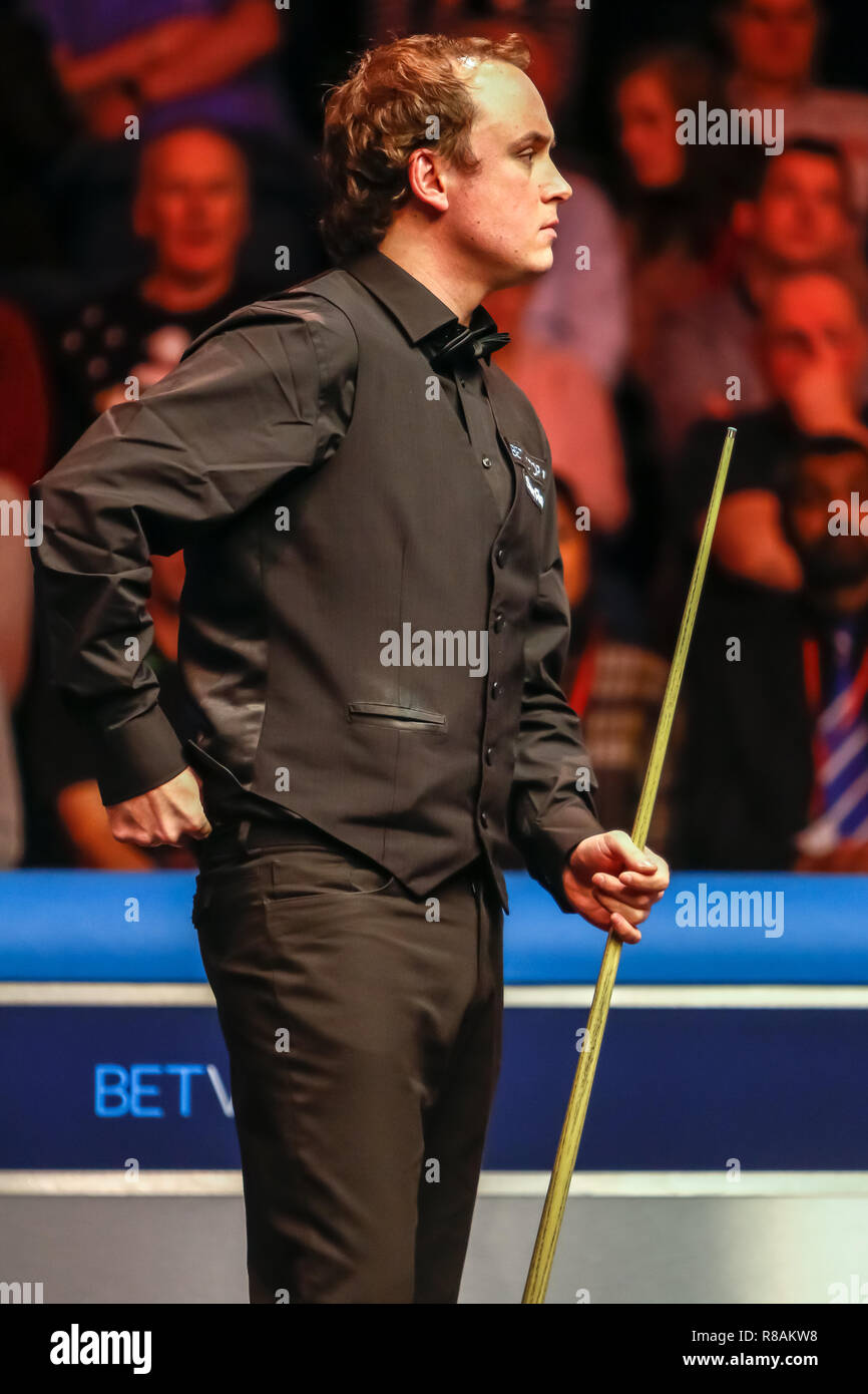 Sport snooker action stephen hendry hi-res stock photography and images ...