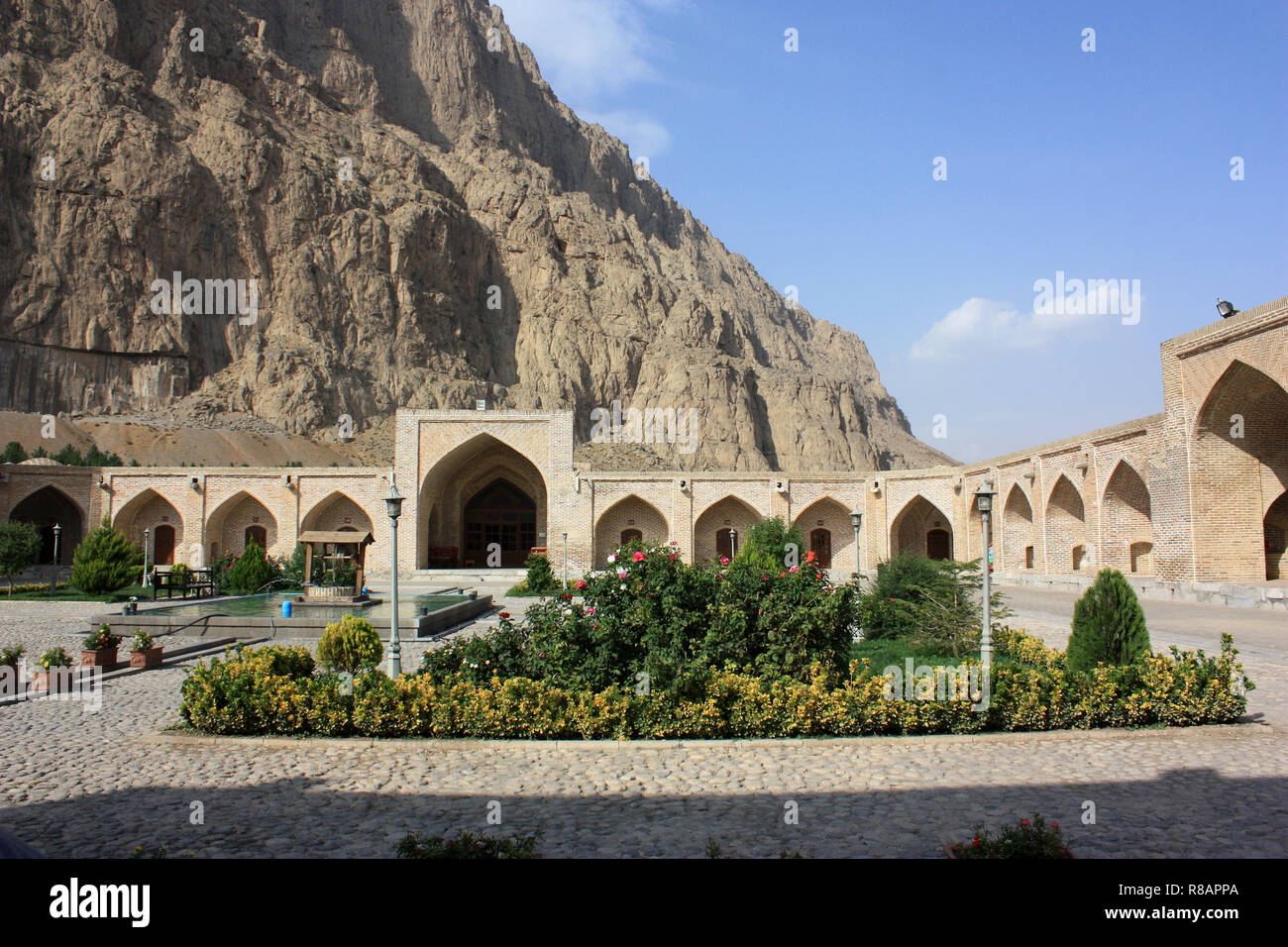 Bisotun, Iran. 16th Oct, 2018. Iran - Bisotun (Bisutun, Behistun, 'place of the gods'). Bisotun is a village in the province of Kermanshah in western Iran, converted to the hotel's old caravanserai. Taken on 16.10.2018. Credit: Rolf Zimmermann | usage worldwide/dpa/Alamy Live News Stock Photo