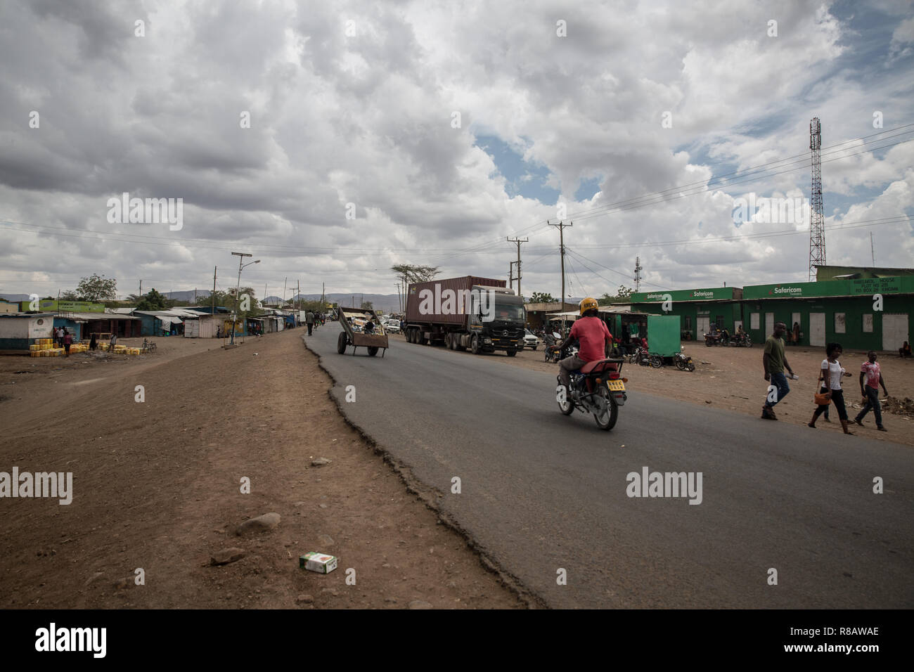 View of a high way road going through Kakuma town. Kakuma refugee camp in northwest Kenya is home to more than 180,000 refugees and asylum seekers, from countries including Uganda, South Sudan, Sudan, Ethiopia, Tanzania and Somalia. Stock Photo