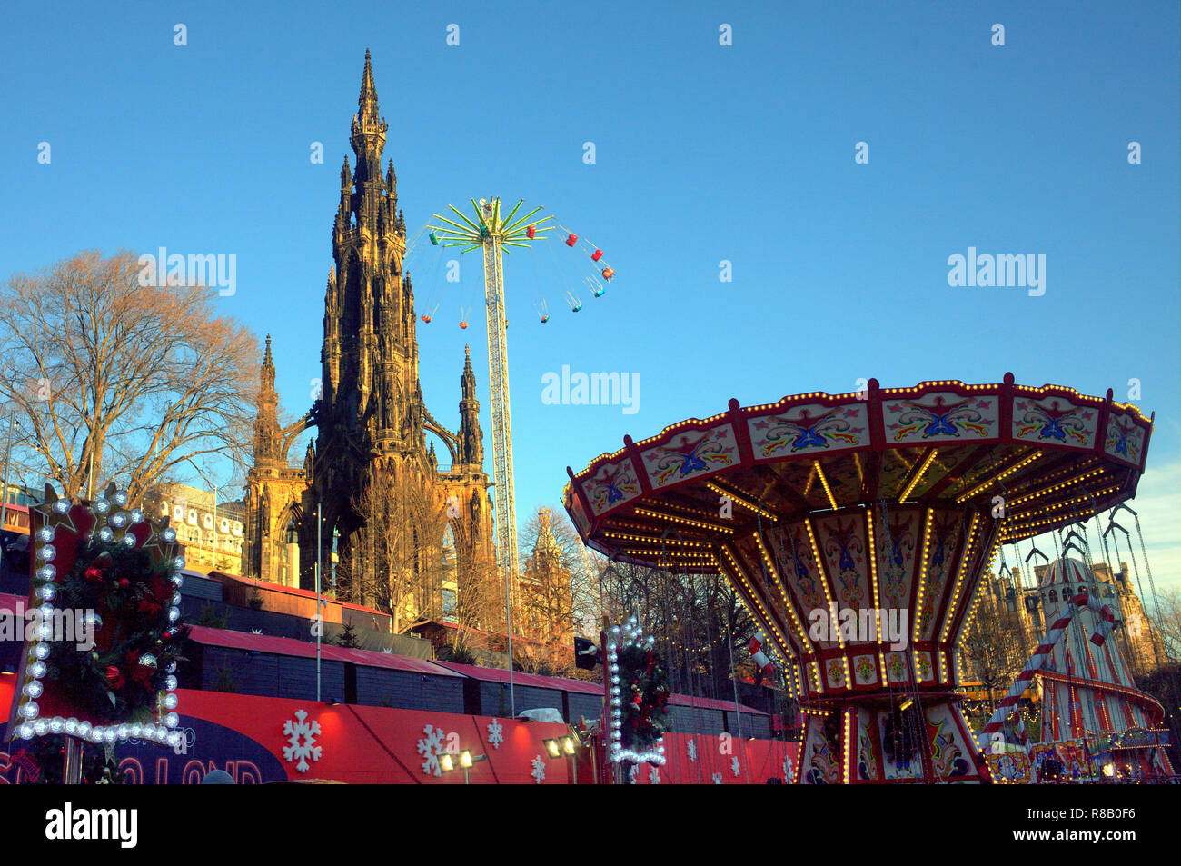 Edinburgh, Scotland, UK, 14th December. Edinburgh’s Christmas 2018 starts to really get under way with large crowds of locals and tourists braving the cold weather to fill the streets and enjoy the attractions under the festive lighting as the capital prepares for it’s world famous New  Year. Credit Gerard Ferry/Alamy Live News Stock Photo