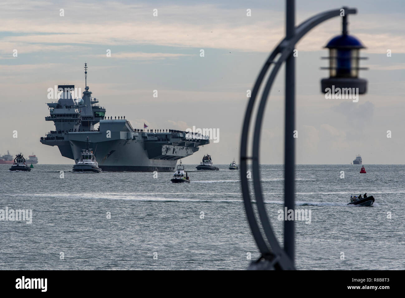 HMS Queen Elizabeth Portsmouth Hampshire Stock Photo - Alamy