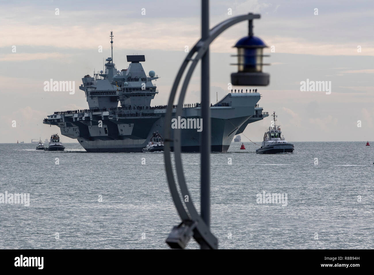 HMS Queen Elizabeth Portsmouth Hampshire Stock Photo - Alamy