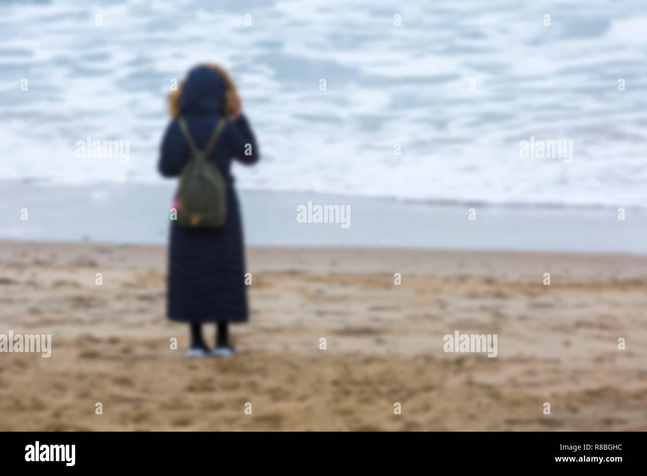 Women on beach looking out hi-res stock photography and images - Alamy