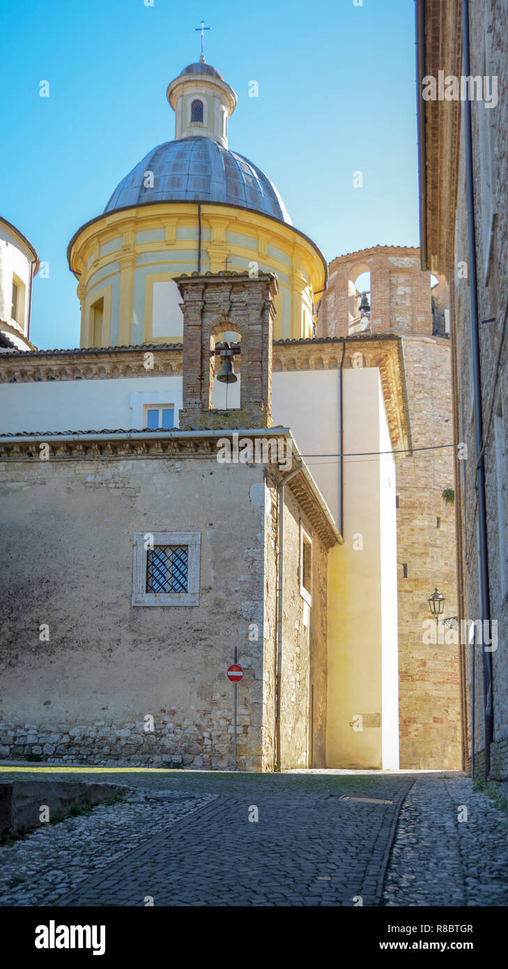 Italian village scenes hi-res stock photography and images - Alamy