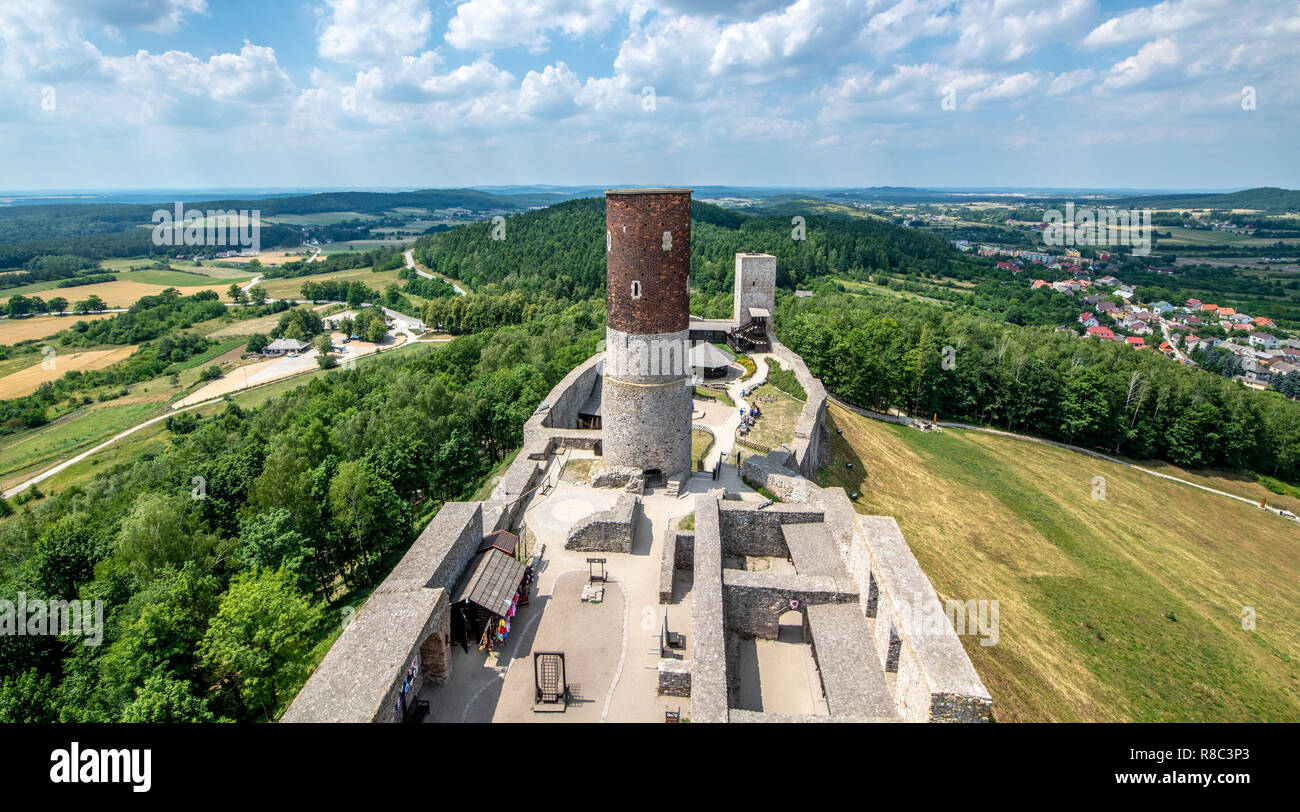 a-castle-tower-amongst-stone-walls-at-the-ch-ciny-royal-castle-in