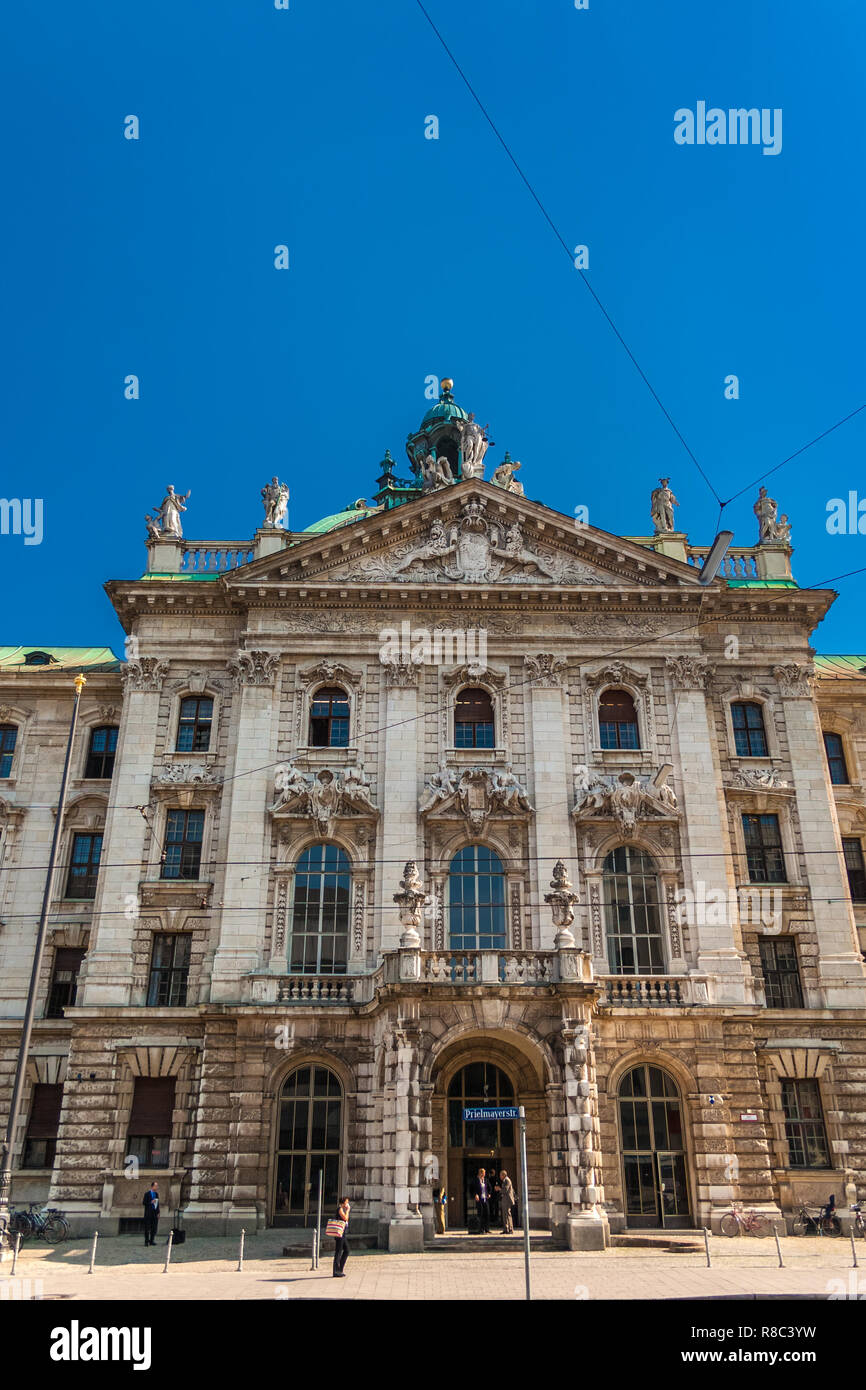 Close view of the southern façade of the Munich Palace of Justice (Justizpalast). The avant-corps is crowned by a gable with the Bavarian coat of arms Stock Photo