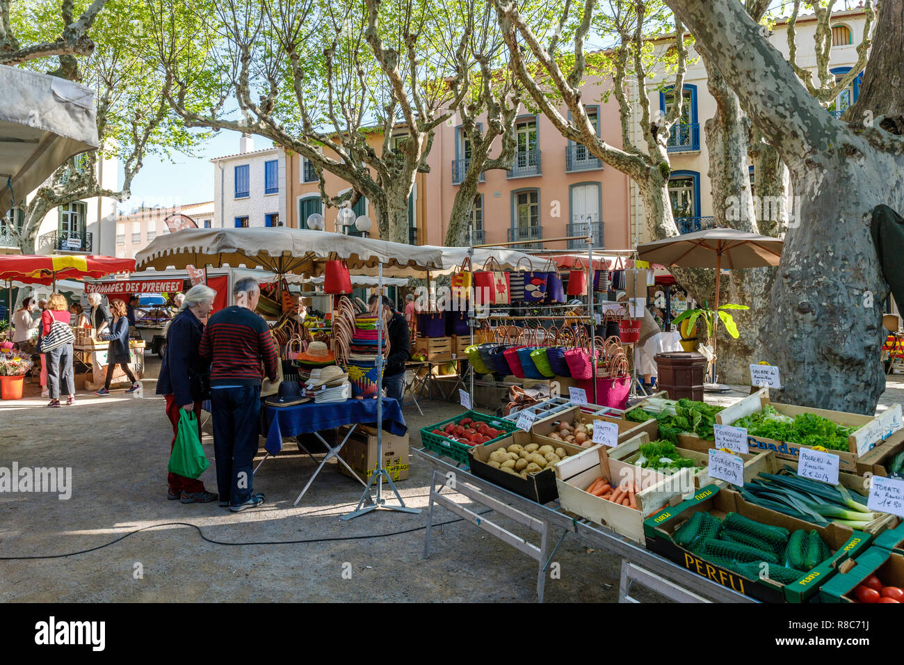 France, Pyrenees Orientales, Cote Vermeille, Collioure, market day // France, Pyrénées-Orientales (66), Côte Vermeille, Collioure, jour de marché Stock Photo