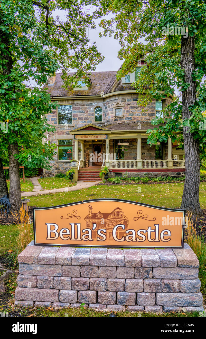 Architecture bed and breakfast castle hires stock photography and