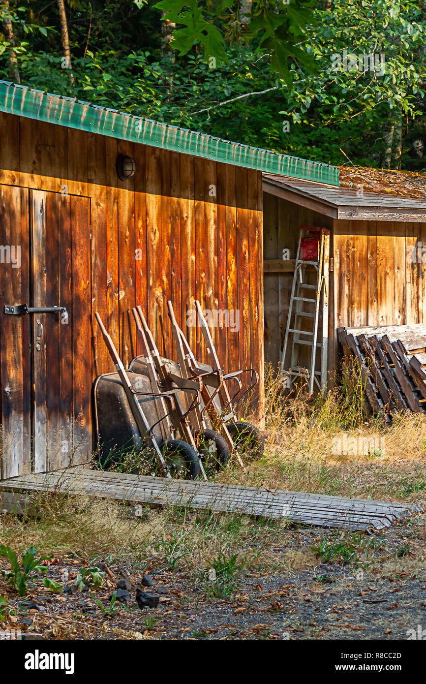 Wooden garden shed wheelbarrow hi-res stock photography and images - Alamy