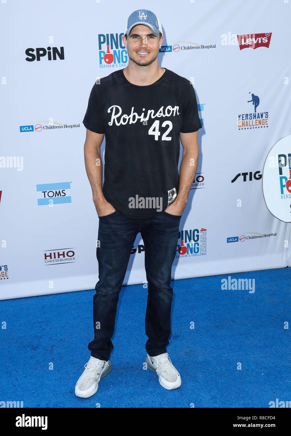 Robbie amell hi-res stock photography and images - Alamy