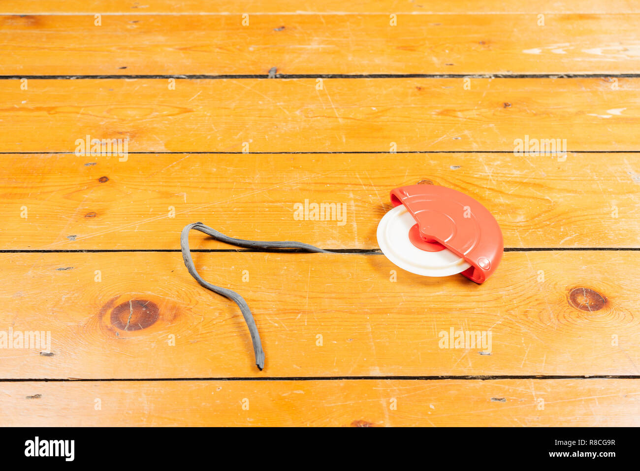 How to Fill Gaps in Floorboards and Seal Floorboards to Prevent