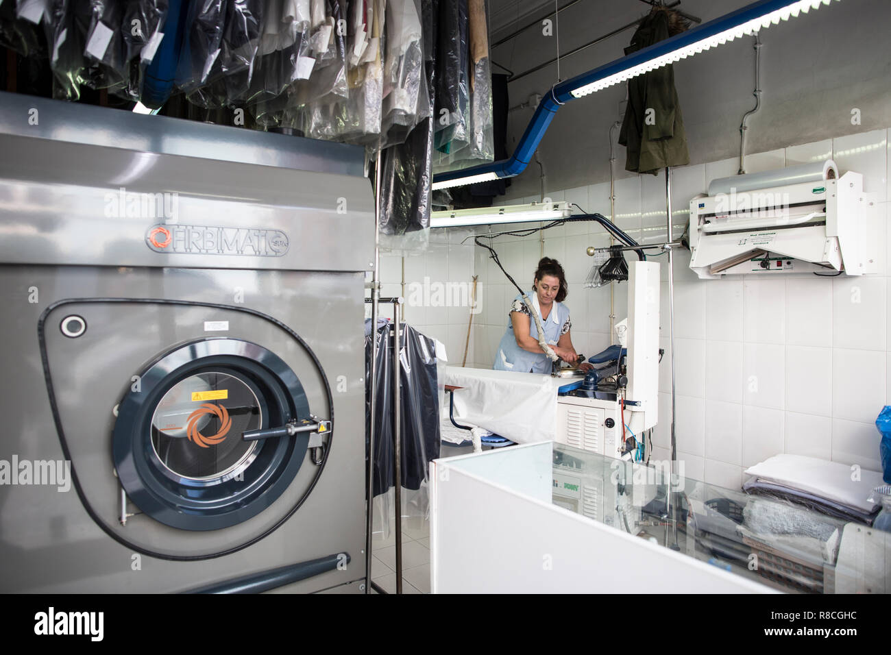 Laundrette and ironing services, R. de Entrecampos, Lisbon, Portugal Stock Photo