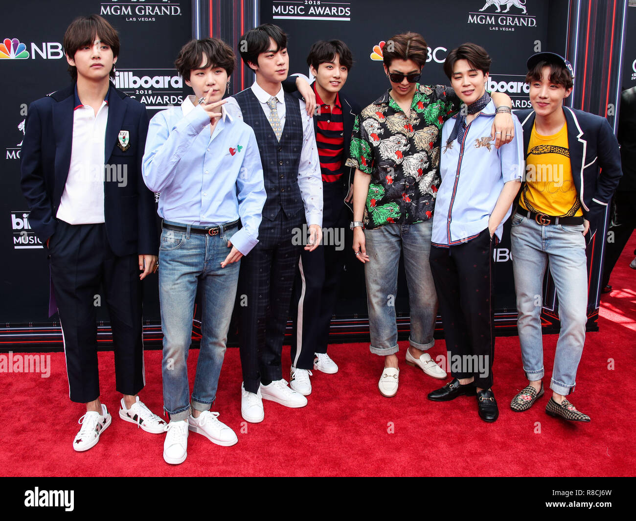 BTS Jimin j-hope RM フォトスタンド 190413 BTS' New York City Street Style: Jimin, V, RM, Jin +