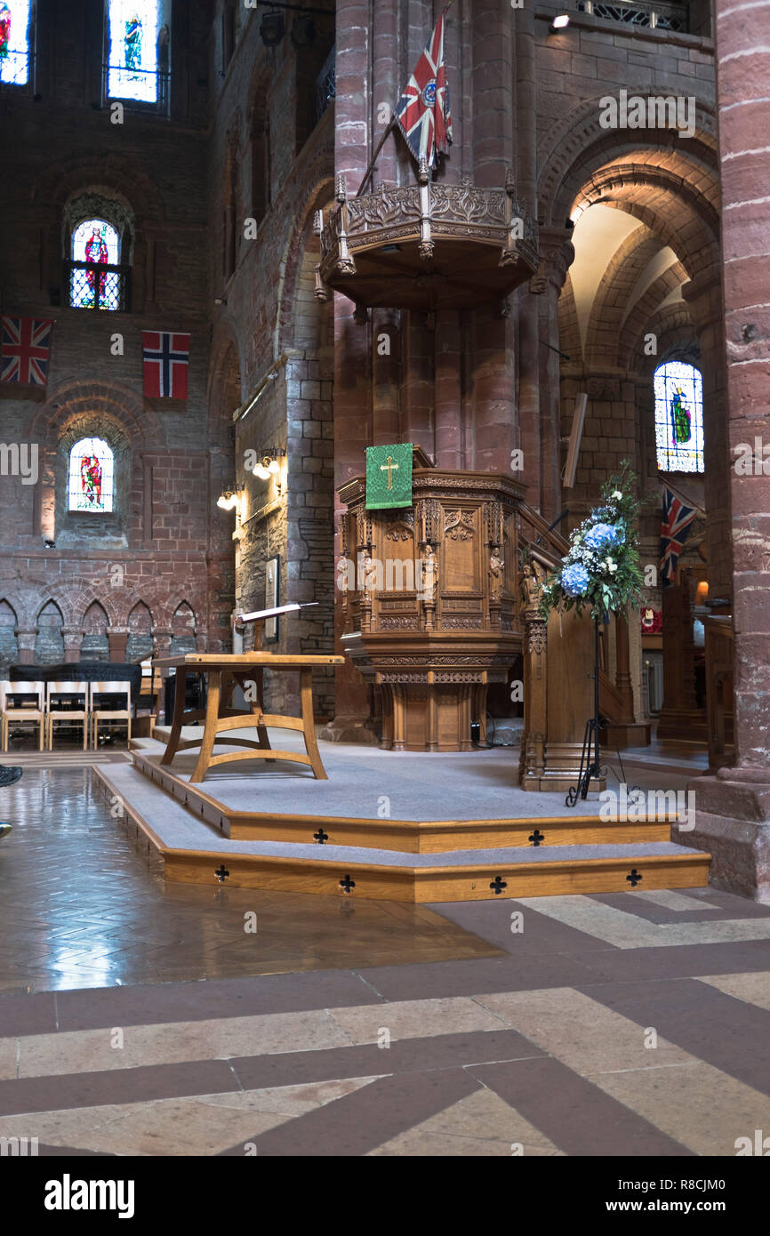 dh St Magnus Cathedral KIRKWALL ORKNEY Cathedral Interior pulpit empty inside uk Stock Photo