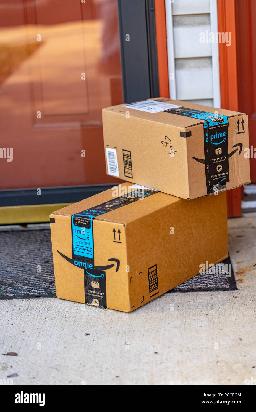 Amazon Box Amazon usa shipping boxes hi-res stock photography and images - Alamy