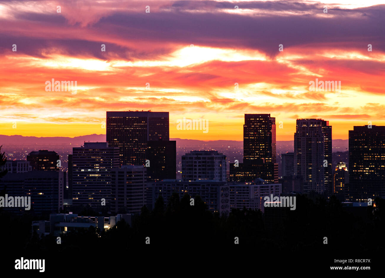 City skyline silhouette hi-res stock photography and images - Alamy