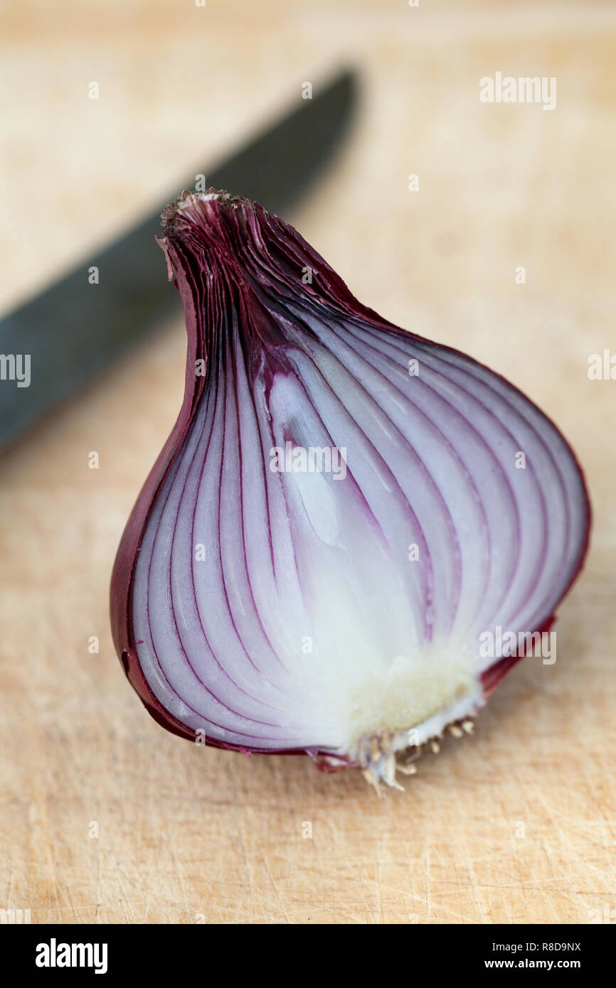 Halved red onion hi-res stock photography and images - Alamy