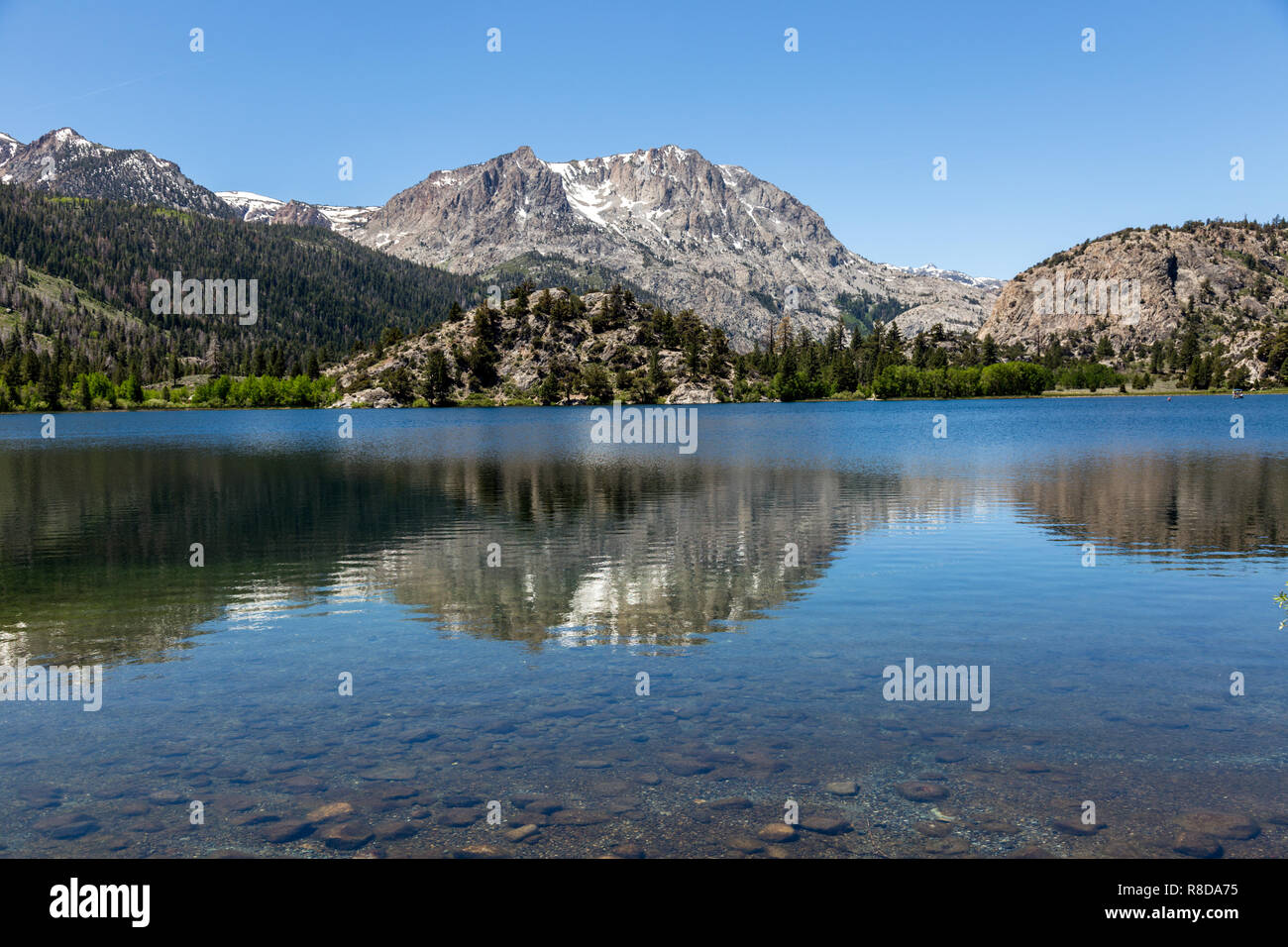 Gull Lake in Mammoth Lakes area USA. Mammoth Lakes is a town in California's Sierra Nevada mountains. It's known for the Mammoth Mountain and June Mou Stock Photo
