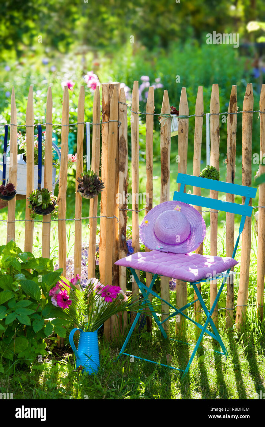 Idyllic garden with table and chair Stock Photo Alamy