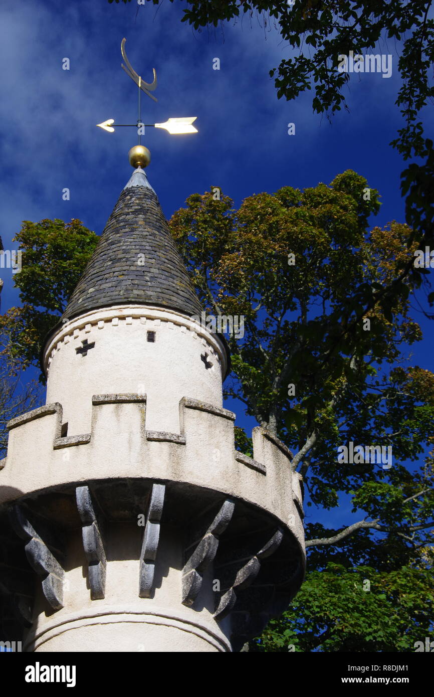 Powis Gate Towers, White Minaret Arched Landmark. On a Sunny Autumn Day against a Blue Sky. Kings College, University of Aberdeen, Scotland, UK. Stock Photo