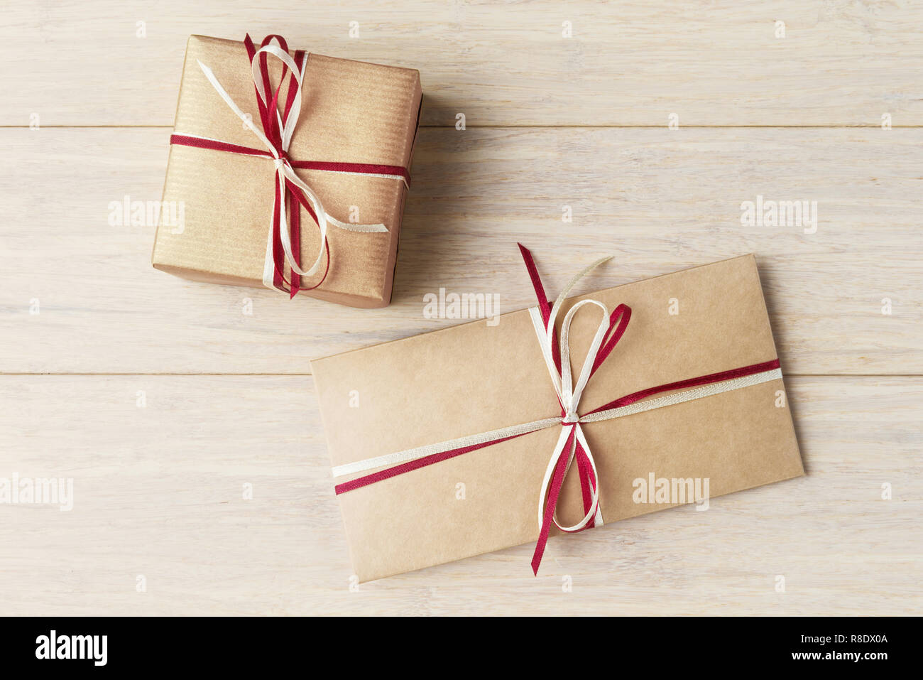 Red gift box envelope hi-res stock photography and images - Alamy