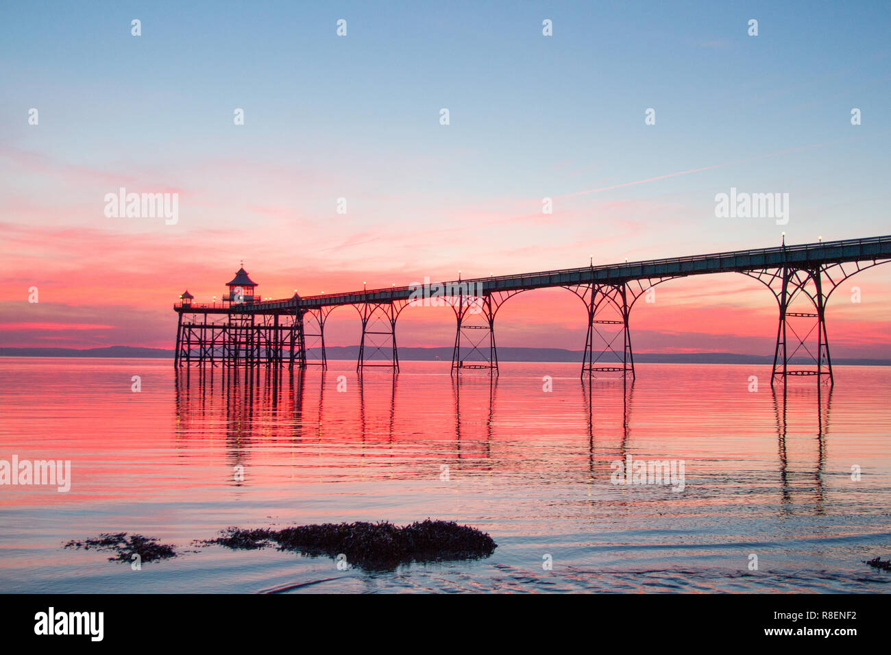 Clevedon Pier Beach Somerset At Sunset Stock Photo Alamy clevedon-pier-beach-somerset-at-sunset-stock-photo-alamy