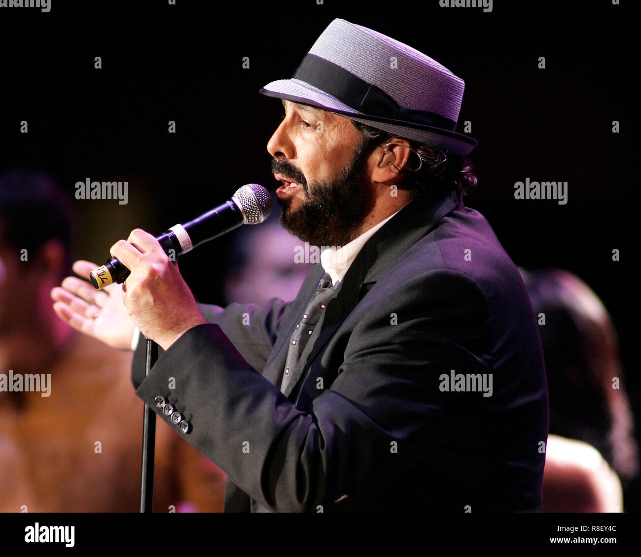 Juan Luis Guerra performs in concert during the Viva Romance show at the American Airlines Arena in Miami, on February  3, 2006. Stock Photo