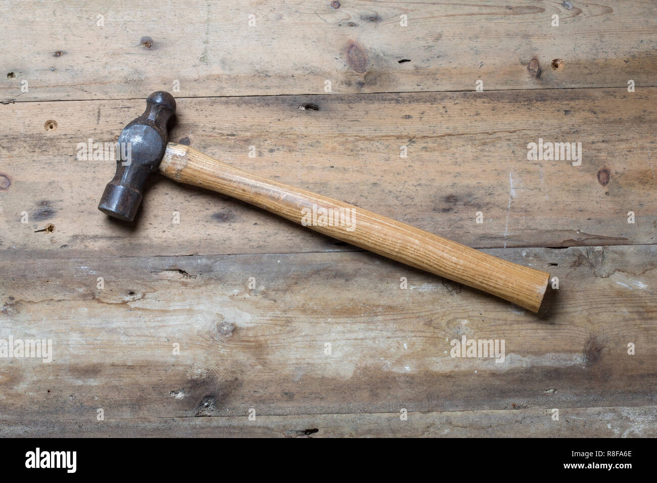 Hammer And Chisel Stock Photo - Download Image Now - Art And Craft, Ball  Peen Hammer, Blue-collar Worker - iStock