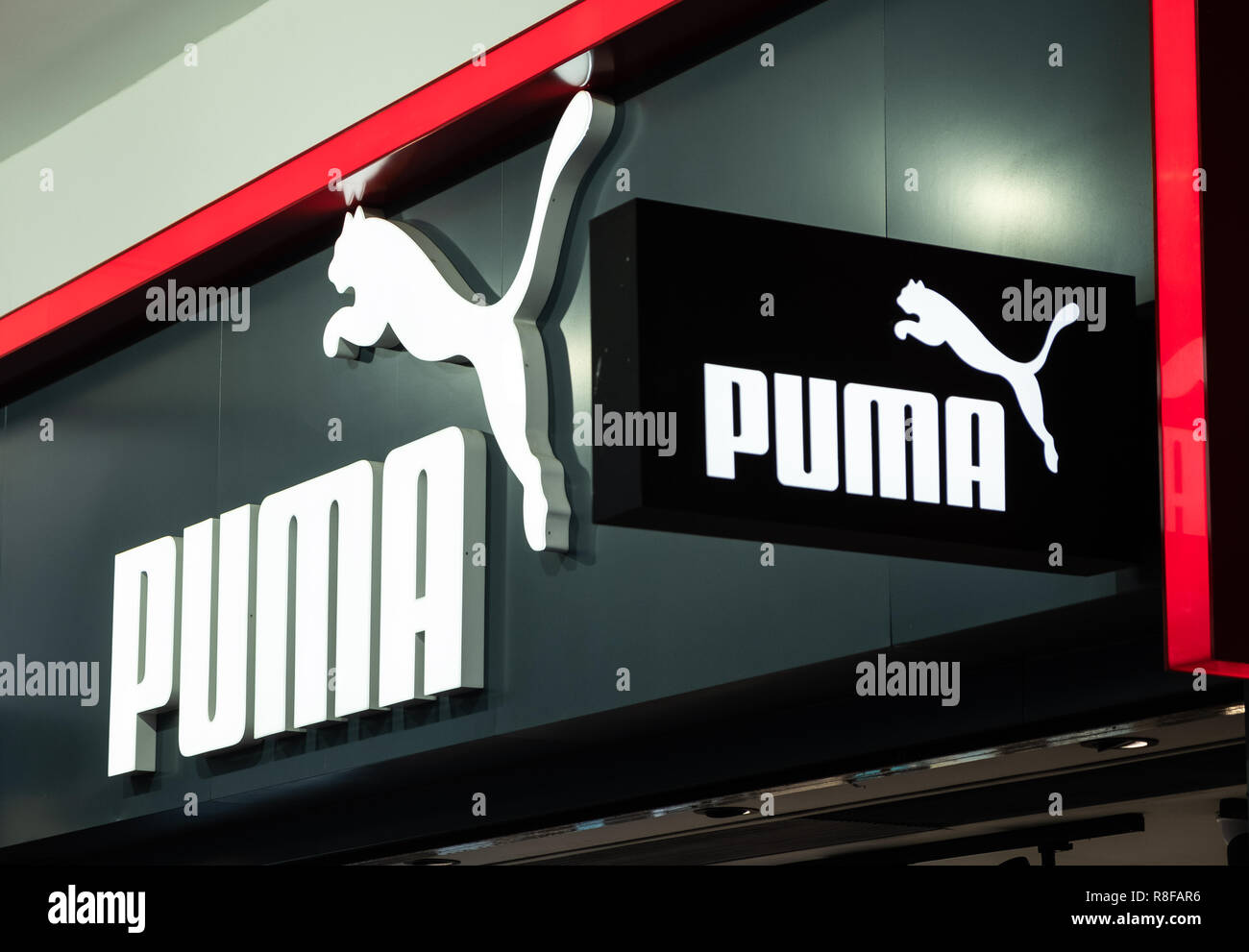 Difuminar puerta Nosotros mismos Hong Kong, April 7, 2019: Puma store in Hong Kong Stock Photo - Alamy