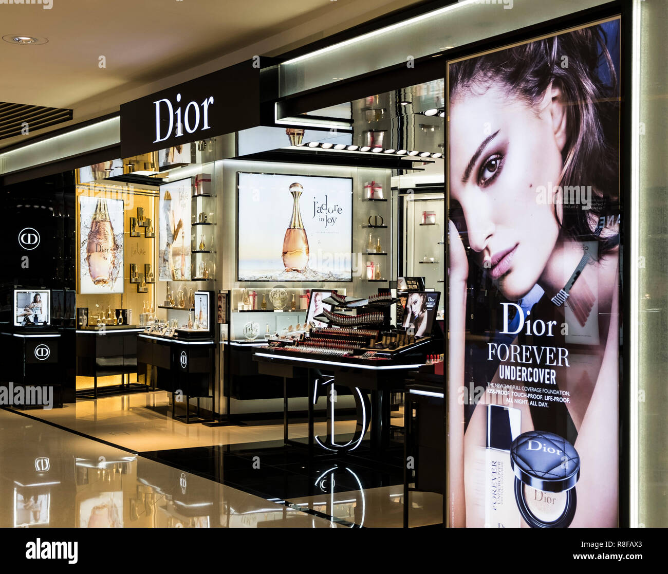 Dior store interior hi-res stock photography and images - Alamy