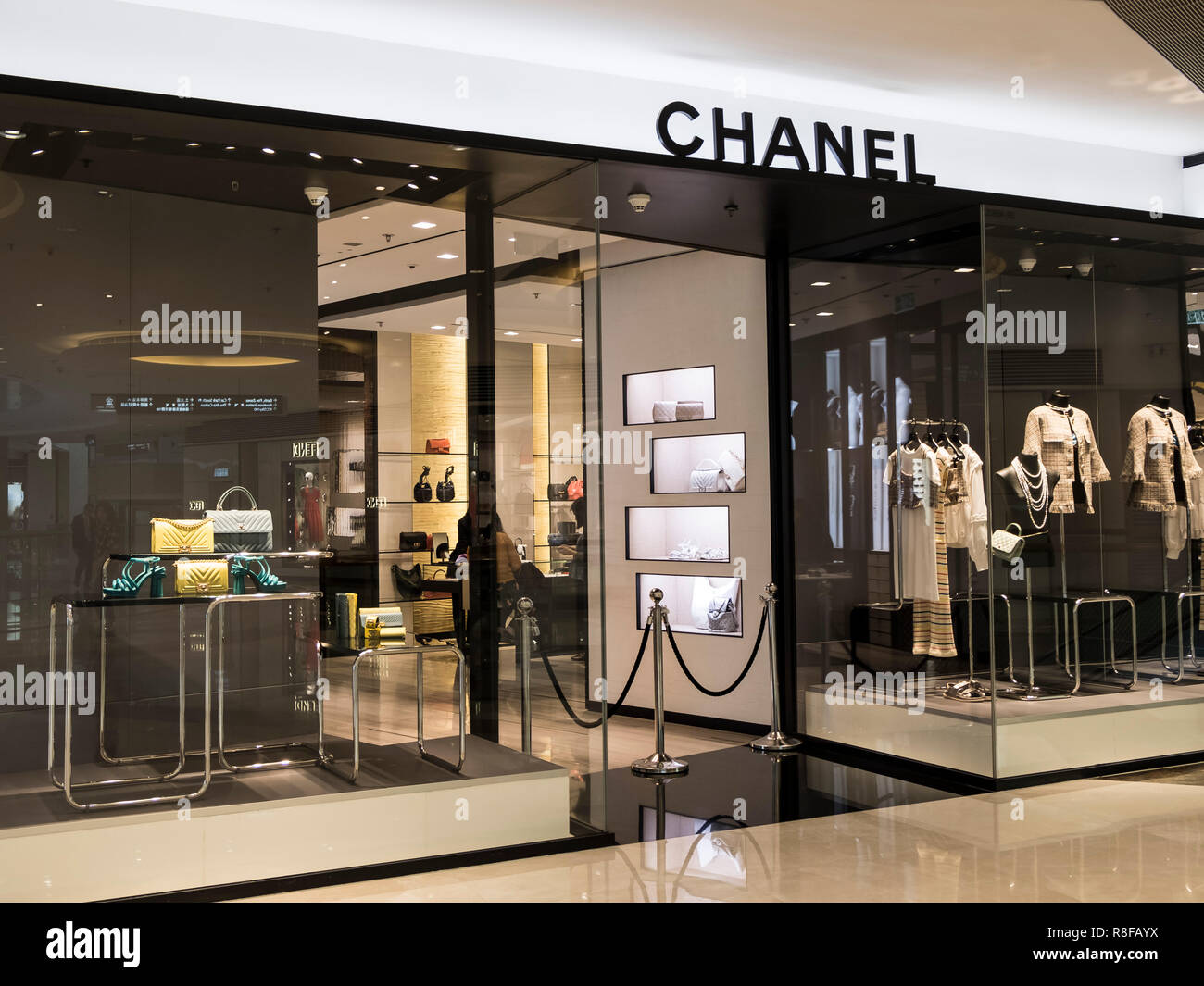 556 Chanel Store Inside Images, Stock Photos, 3D objects, & Vectors