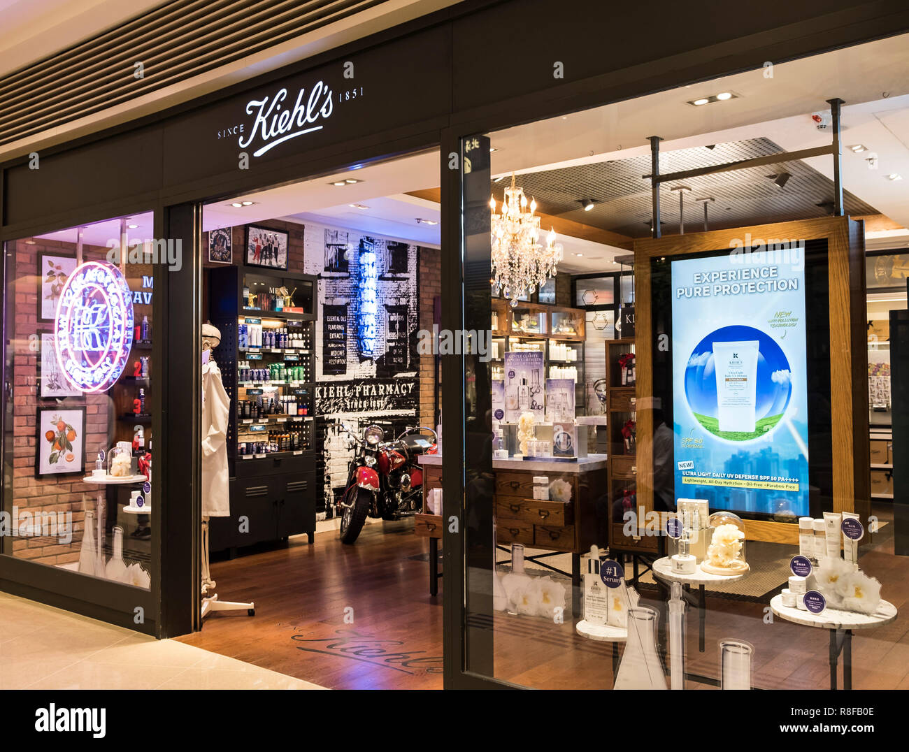 Kiehls shop front hires stock photography and images Alamy