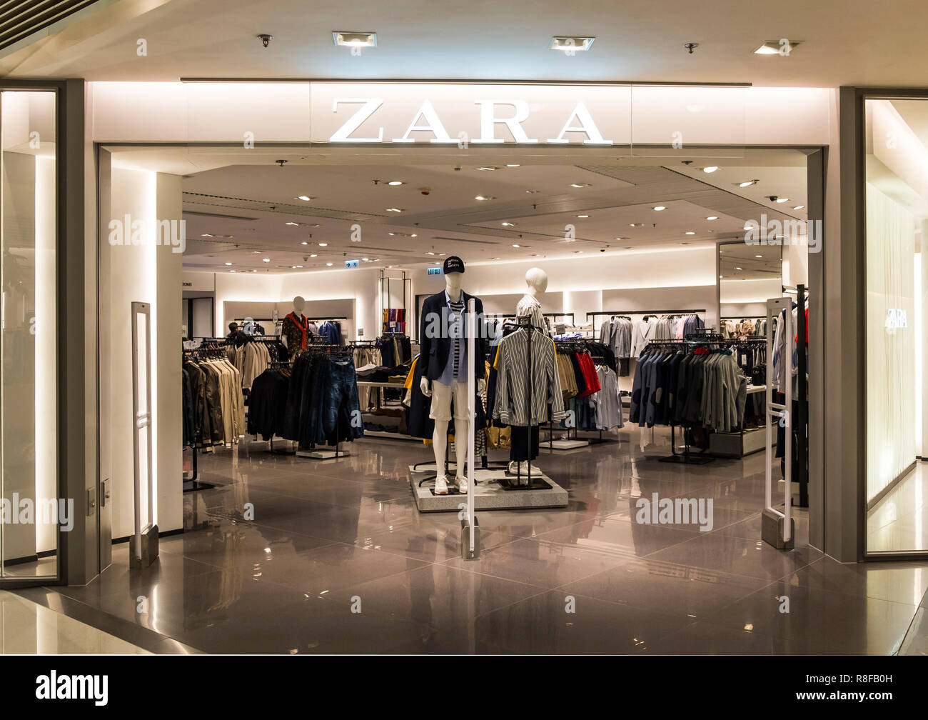 Zara sale hi-res stock photography and images - Alamy