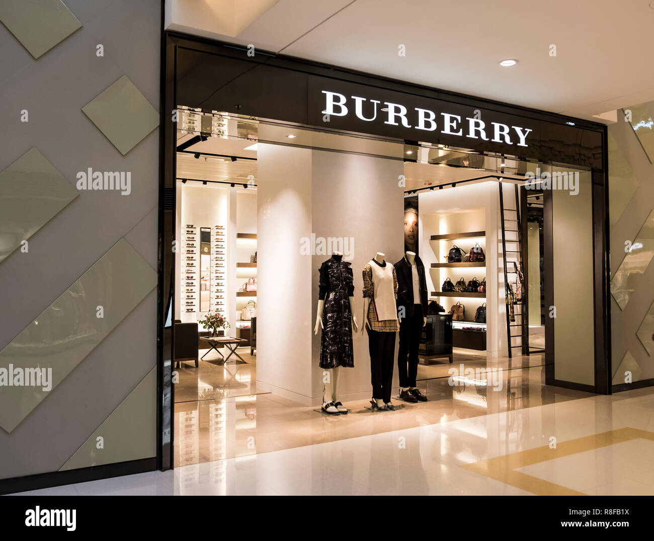 Total 81+ imagen burberry store king of prussia mall - Abzlocal.mx