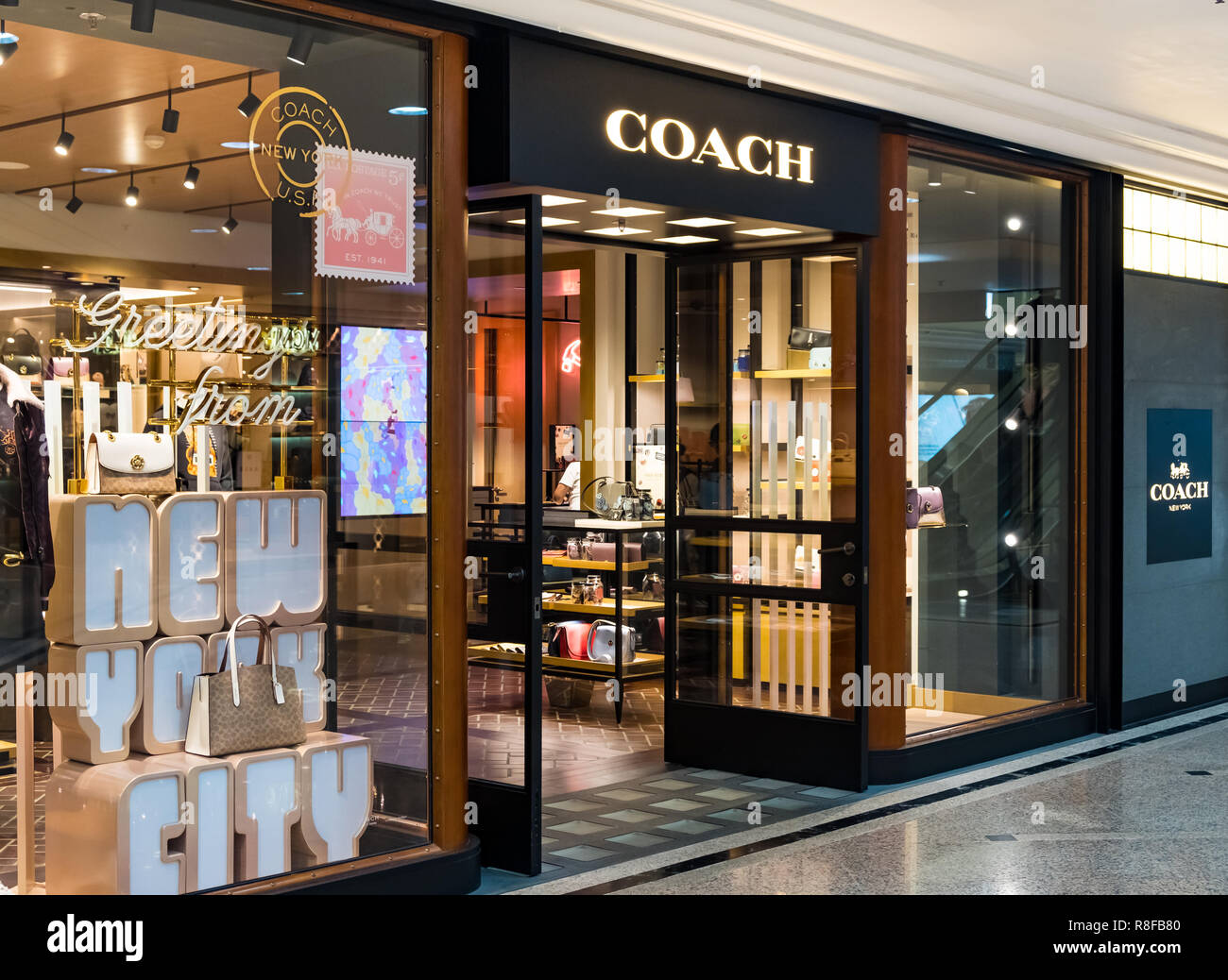 Coach store hi-res stock photography and images - Alamy