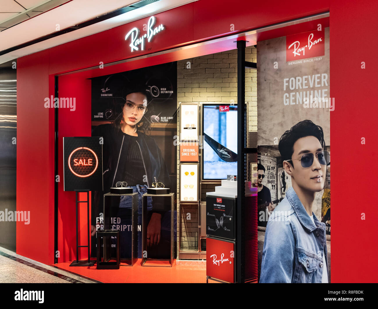 ontploffen stikstof syndroom Ray ban store hi-res stock photography and images - Alamy