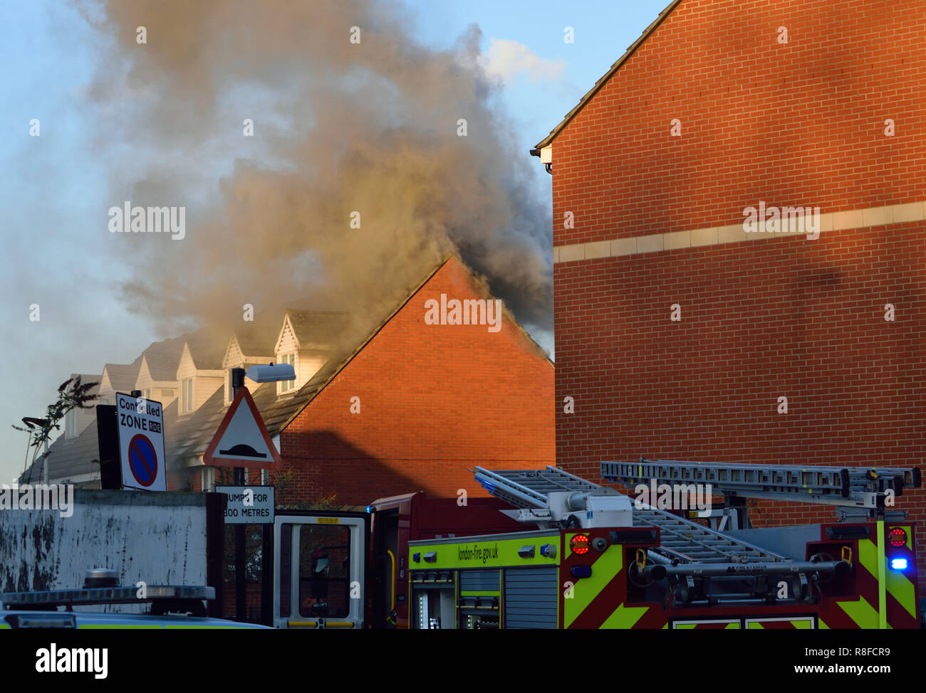 London fire brigade lfb firefighters hi-res stock photography and ...
