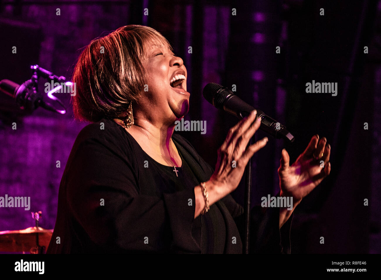 The staple singers mavis hi-res stock photography and images - Alamy