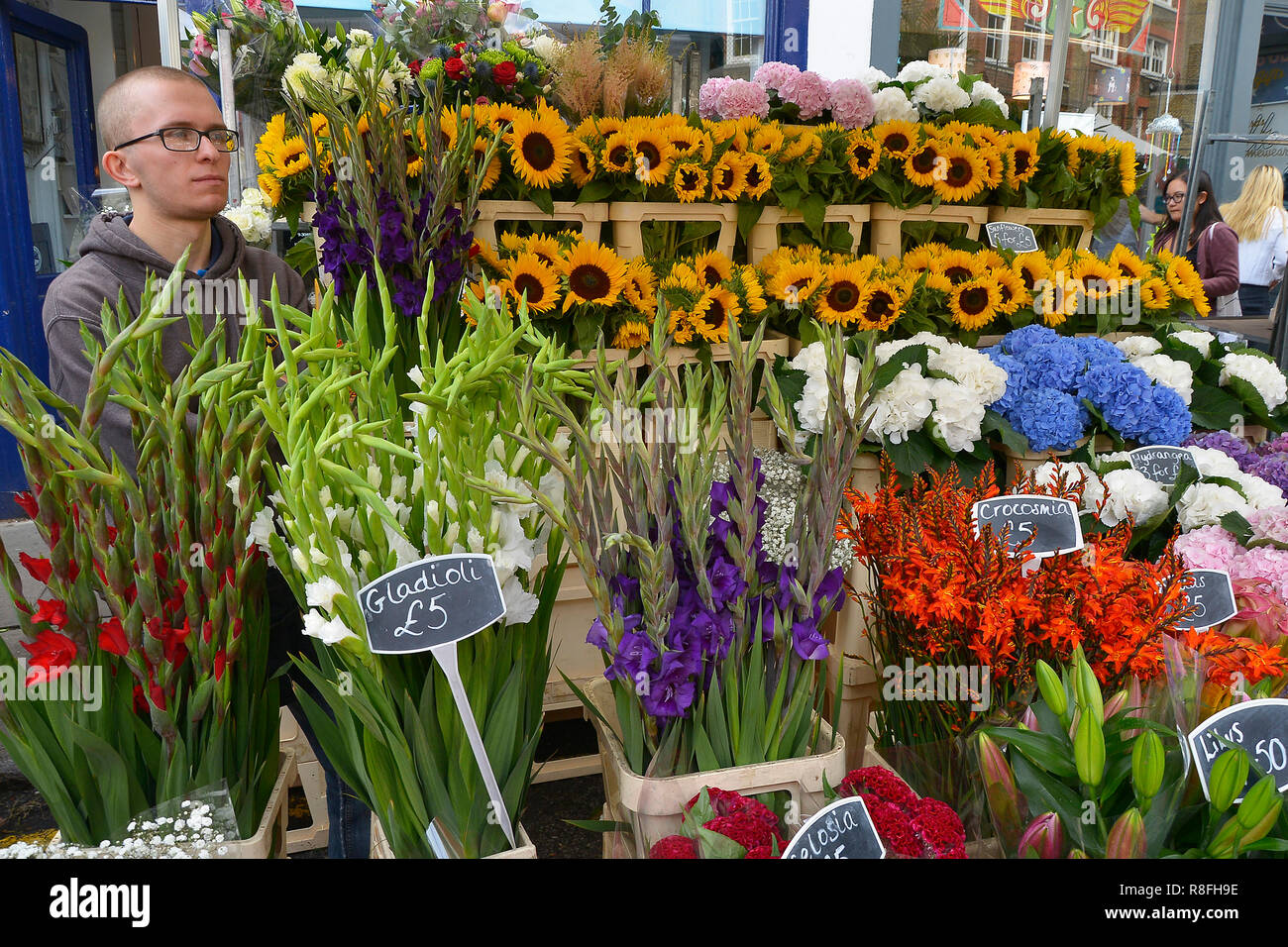 SUNDAY FLOWER MARKET, COLUMBIA ROAD, BETHNAL GREEN,TOWER HAMLETS, EAST LONDON. AUGUST 2018. The colourful Sunday morning street Flower Market Stock Photo