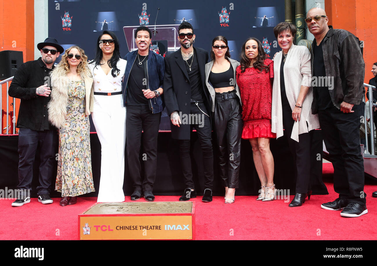 HOLLYWOOD, CA - MARCH 07: Joel Madden, Nicole Richie, Lisa Parigi, Lionel Richie, Miles Brockman Richie, Sofia Richie, Brenda Harvey-Richie, Deborah Richie at the Lionel Richie Hand And Footprint Ceremony at TCL Chinese Theatre on March 7, 2018 in Hollywood, California. (Photo by Image Press Agency) Stock Photo