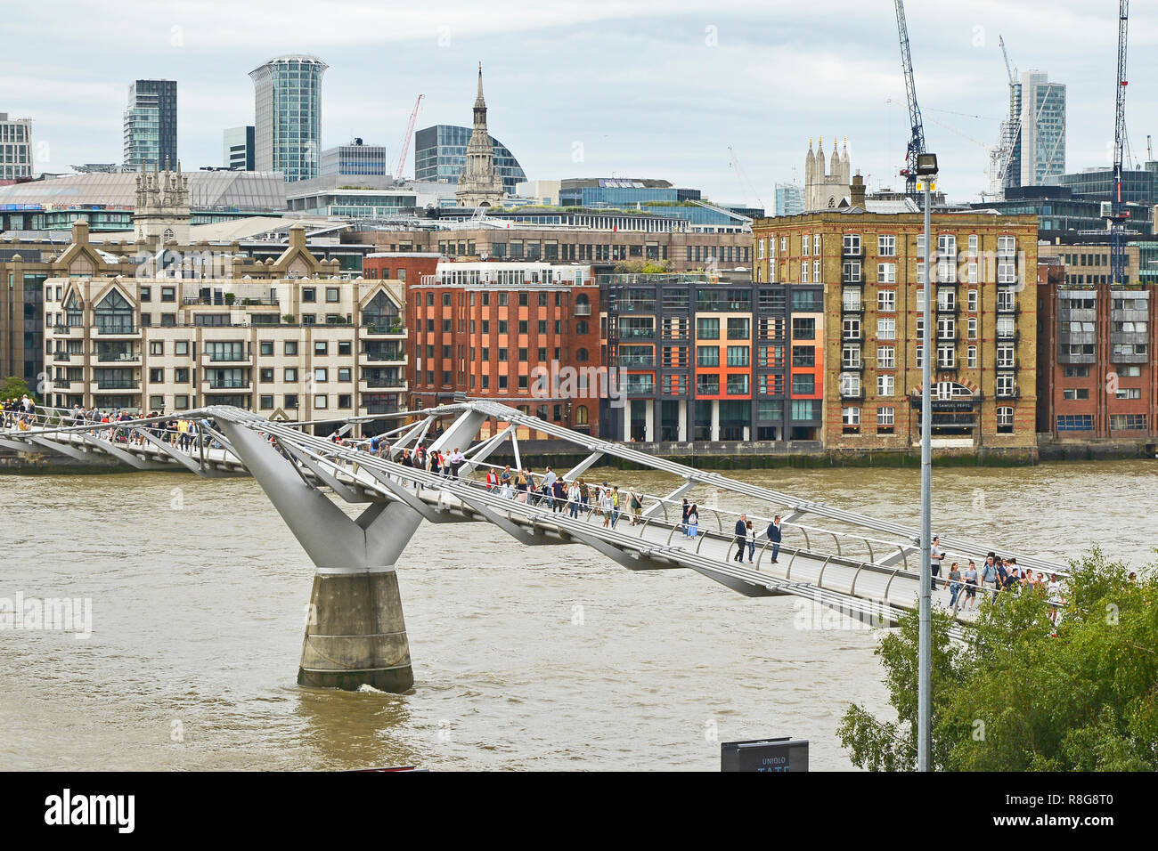 THE MILLENNIUM BRIDGE, THAMES EMBANKMENT, LONDON. AUGUST 2018. The Millennium Footbridge a suspension bridge over the River Thames with the skyline of Stock Photo