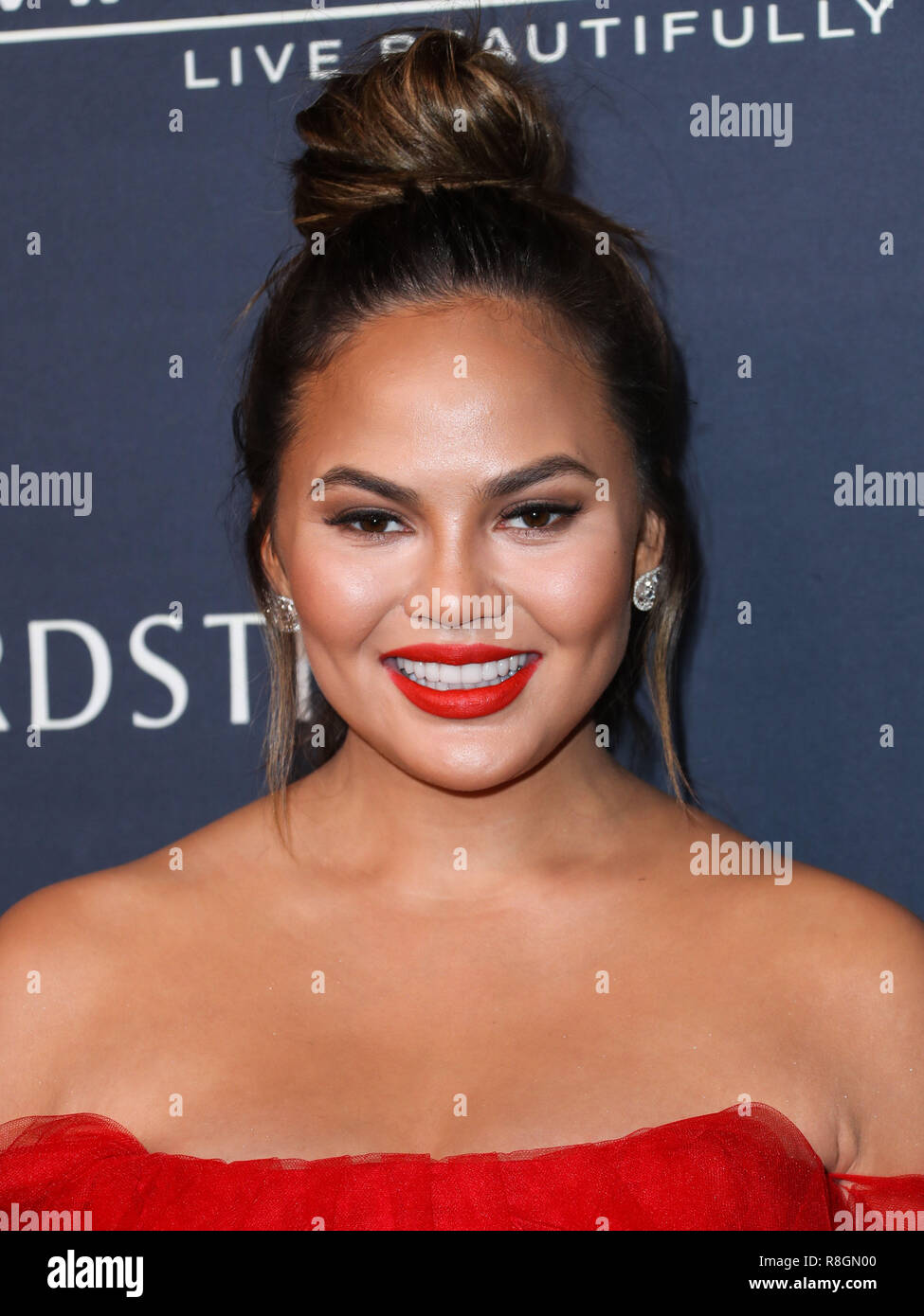 CULVER CITY, LOS ANGELES, CA, USA - NOVEMBER 11: Model Chrissy Teigen