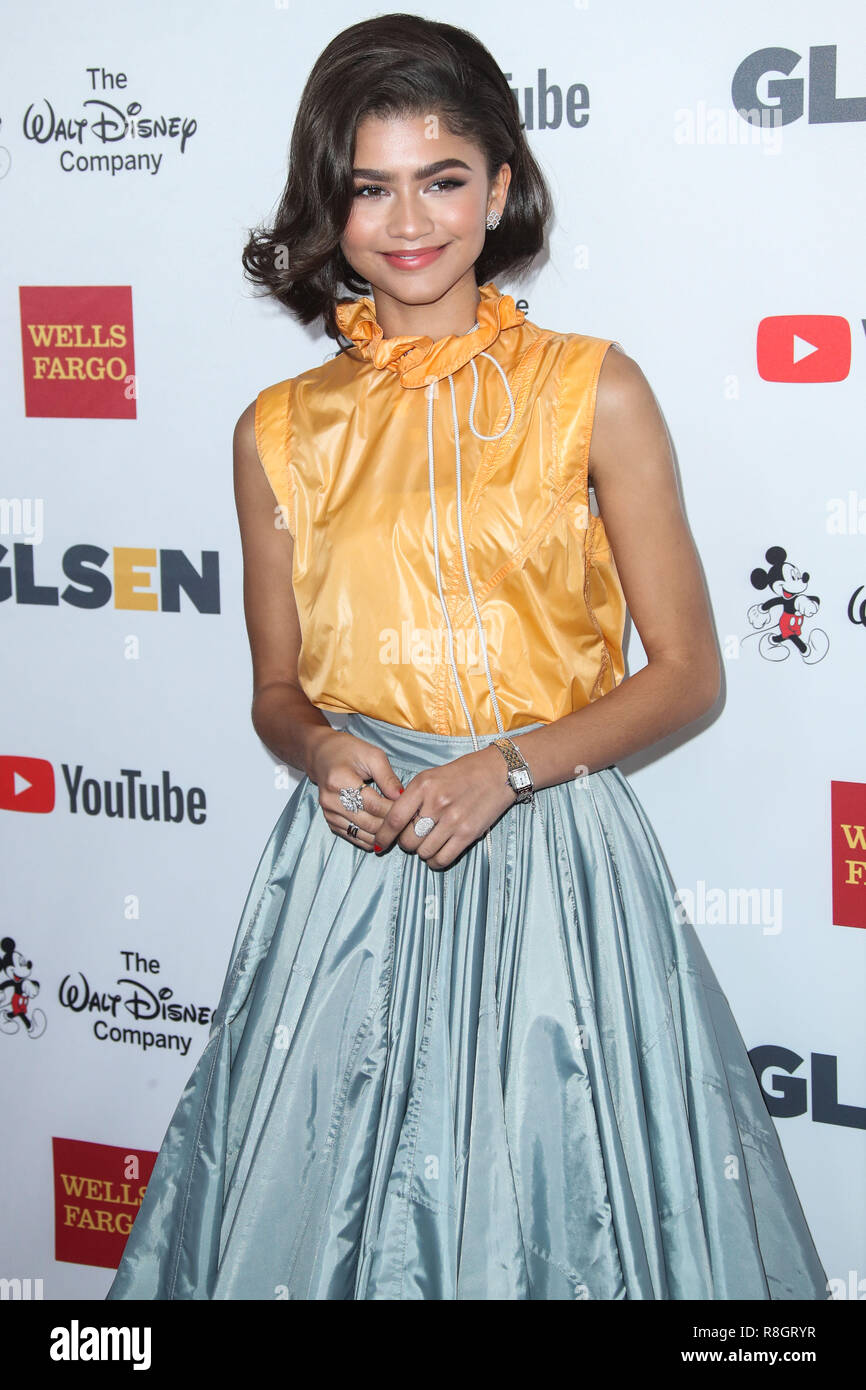 BEVERLY HILLS, LOS ANGELES, CA, USA - OCTOBER 20: Actress Zendaya wearing Calvin Klein with a Bulgari ring arrives at the 2017 GLSEN Respect Awards held at the Beverly Wilshire Four Seasons Hotel on October 20, 2017 in Beverly Hills, Los Angeles, California, United States. (Photo by Xavier Collin/Image Press Agency) Stock Photo