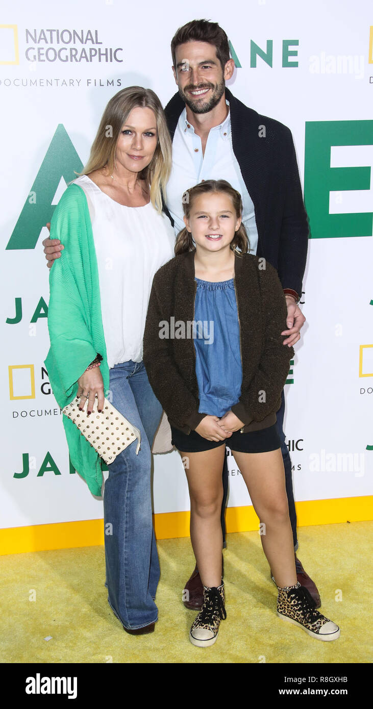 HOLLYWOOD, LOS ANGELES, CA, USA - OCTOBER 09: Jennie Garth, Dave Abrams ...