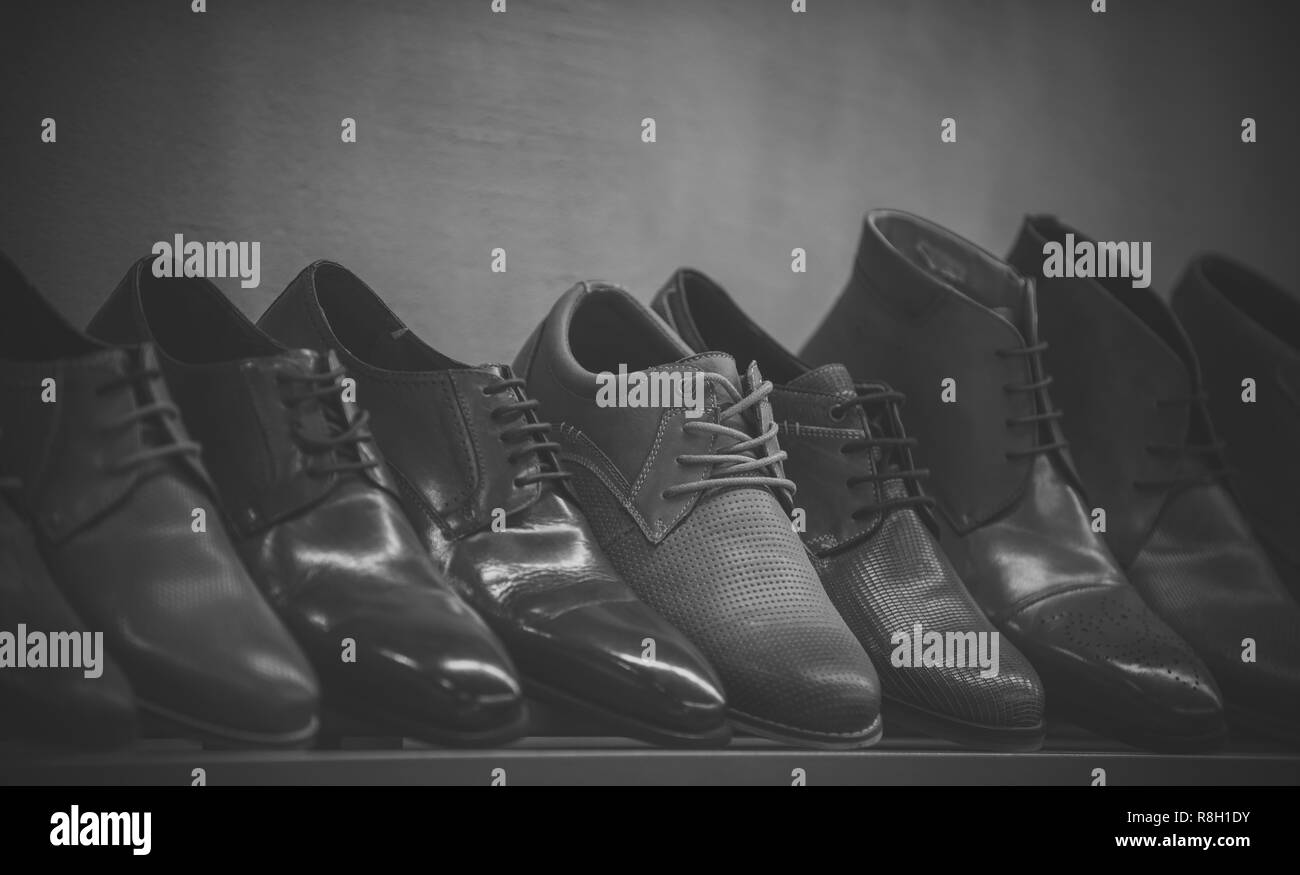 CALIS, TURKEY, 12TH AUGUST 2015: An english lady buying fake shoes from a  market stall in calis in turkey, 12th august 2015 Stock Photo - Alamy